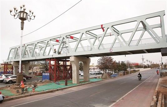 Pont de structure métallique d'installation de conseils d'ingénieur conçu pour résister à la conception d'entrepôt d'atelier de structure métallique de forces sismiques