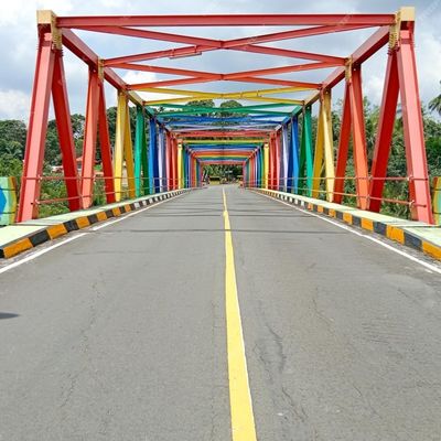 Pont à charpente en fer à faible entretien conçu pour la construction de ponts garantissant la stabilité et la longévité des projets de construction