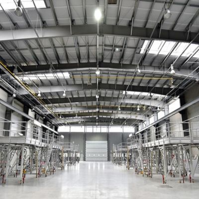 Des solutions innovantes pour les entrepôts de charpente en acier à grande portée