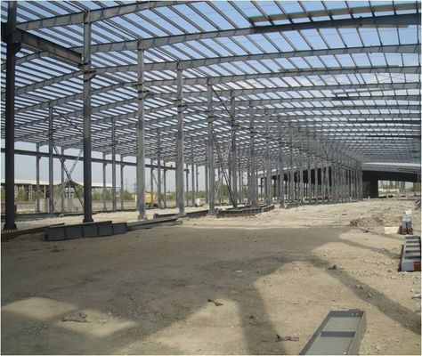 Résistance aux intempéries élevée, bâtiment à charpente en acier de grande portée, construction d'entrepôt en structure métallique par des concepteurs professionnels