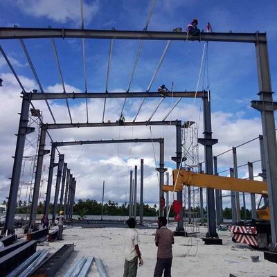 Structure en acier léger abordable et durable entrepôt préfabriqué
