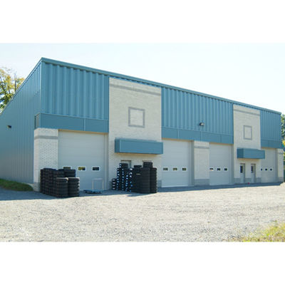 Bâtiment d'atelier industriel préfabriqué avec bardage métallique et structure en acier galvanisé