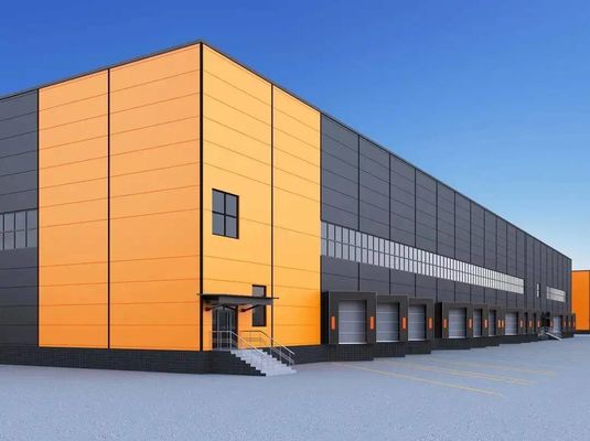 Entrepôt en acier préfabriqué avec porte coulissante