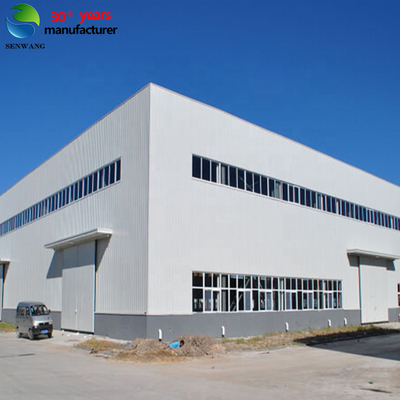 Bâtiment à structure en acier de couleur personnalisée avec lanterneau et contreventement en X
