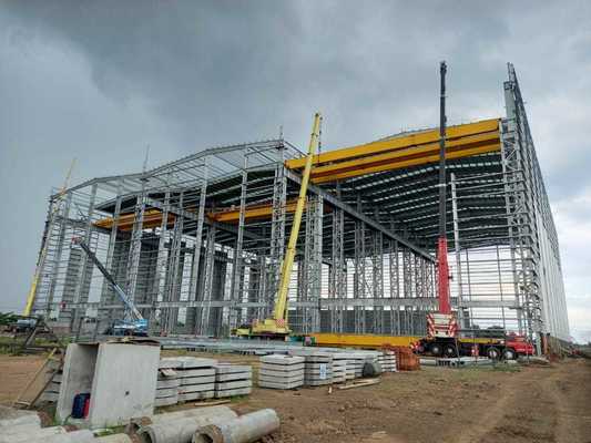 Entrepôt à structure en acier avec connexion boulonnée, couleurs personnalisables et fenêtres en alliage d'aluminium/PVC