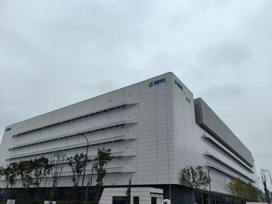 Entrepôt à structure en acier résistant aux tremblements de terre de grade 7-9 avec poutre en acier massif en forme de H et fenêtres en double vitrage en alliage d'aluminium