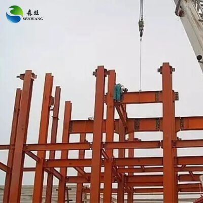 Entrepôt à structure en acier avec matériaux ignifuges, conception modulaire et espace de stockage extensible