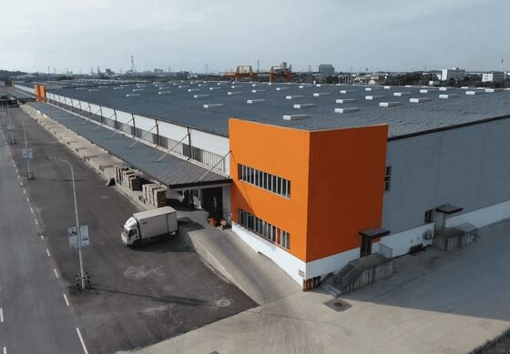 Hangar d'avion préfabriqué avec connecteurs galvanisés à chaud et résistance à la charge du vent à 100 km/h