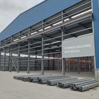 Entrepôt de structure en acier à base de purlin galvanisé à chaud utilisant de l'acier en section H garantissant des solutions d'installation et de stockage rapides